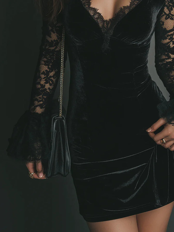 Aria™ – Aksamitna i koronkowa sukienka mini